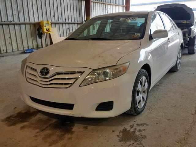 4T1BF3EK9AU513661 - 2010 TOYOTA CAMRY BASE WHITE photo 2