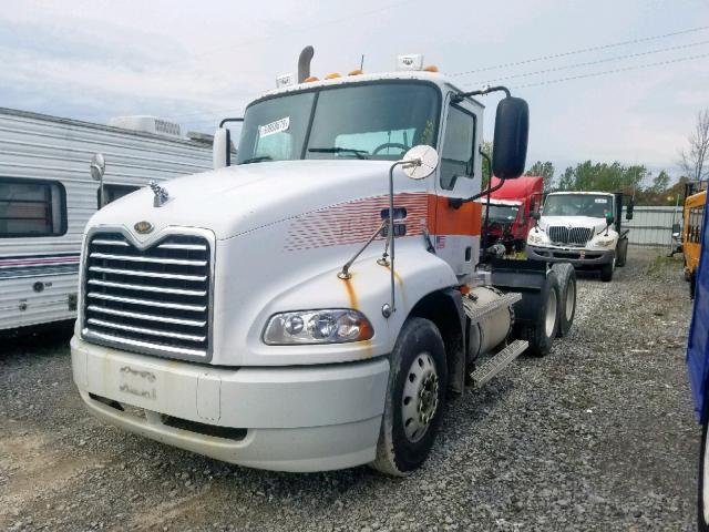 1M1AK06Y37N015021 - 2007 MACK 600 CXN600 WHITE photo 2