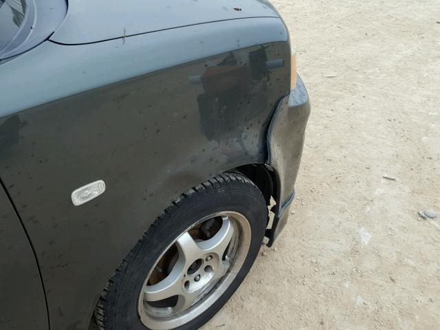 JTLKT324750216585 - 2005 TOYOTA SCION XB GREEN photo 9
