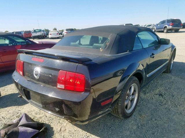 1ZVHT85H855193576 - 2005 FORD MUSTANG GT BLACK photo 4