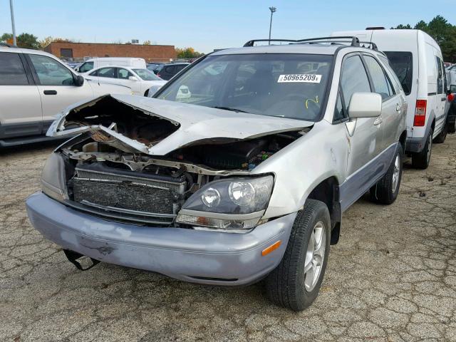 JT6HF10U9X0038015 - 1999 LEXUS RX 300 SILVER photo 2