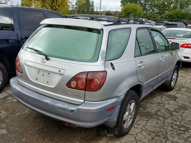 JT6HF10U9X0038015 - 1999 LEXUS RX 300 SILVER photo 4