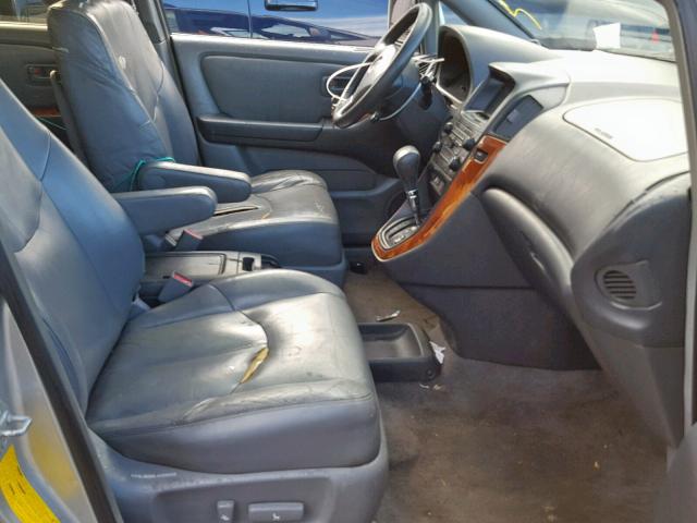 JT6HF10U9X0038015 - 1999 LEXUS RX 300 SILVER photo 5