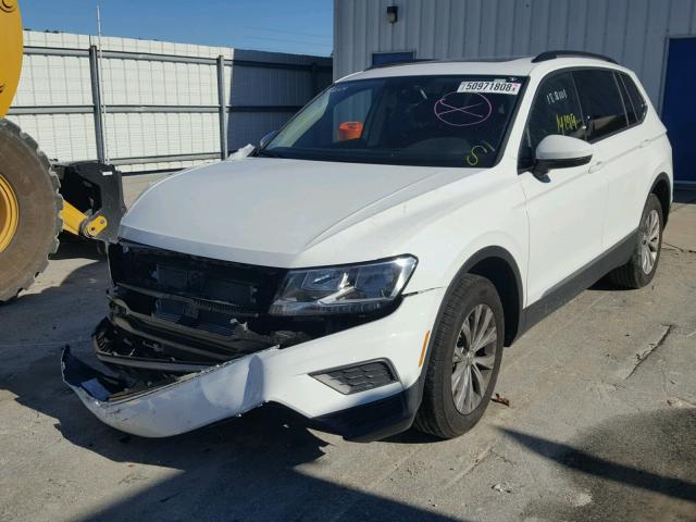 3VV3B7AX8JM087688 - 2018 VOLKSWAGEN TIGUAN SE WHITE photo 2