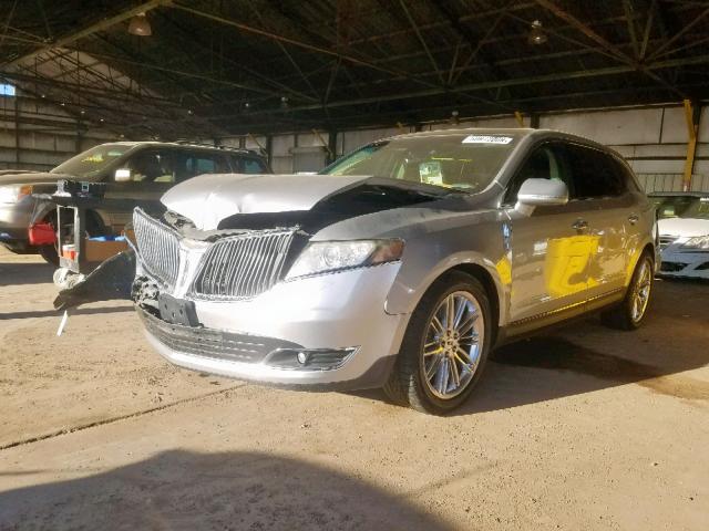 2LMHJ5AT7DBL58058 - 2013 LINCOLN MKT SILVER photo 2