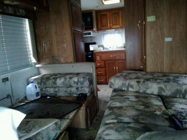 1FDWE35S92HB74575 - 2003 ALML CAMPER WHITE photo 6