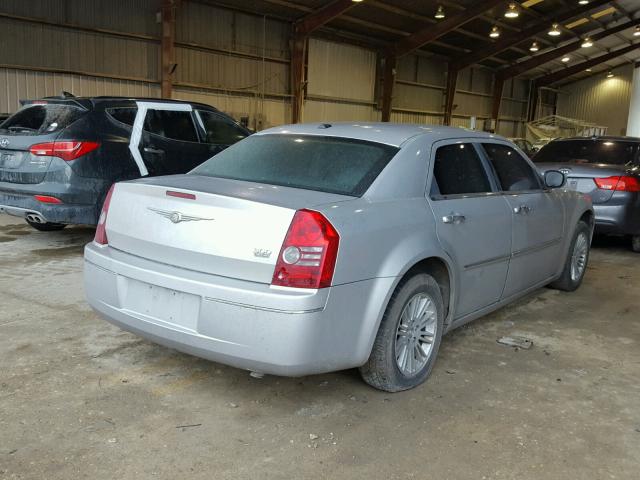 2C3CA5CV1AH154989 - 2010 CHRYSLER 300 TOURIN GRAY photo 4