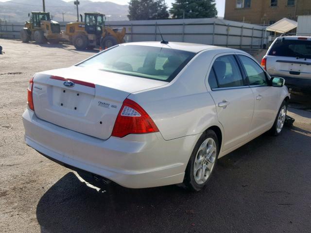 3FAHP0HA3AR155435 - 2010 FORD FUSION SE WHITE photo 4