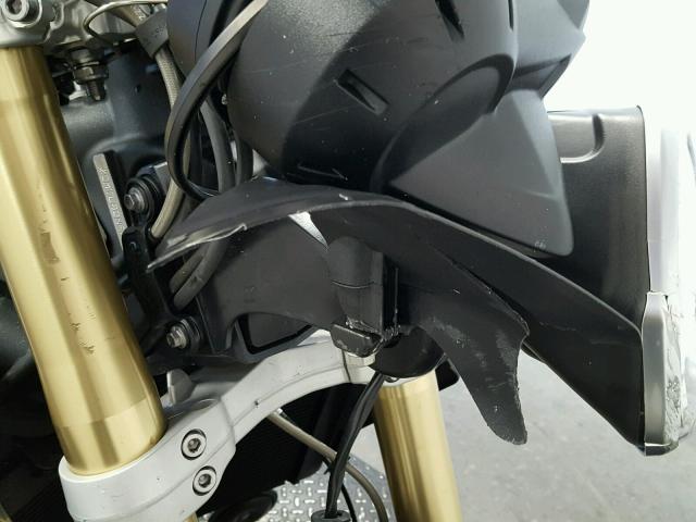 SMTL02NEXFT685646 - 2015 TRIUMPH MOTORCYCLE STREET TRI BLACK photo 9