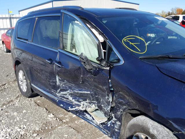 2C4RC1BG5JR154435 - 2018 CHRYSLER PACIFICA T BLUE photo 9