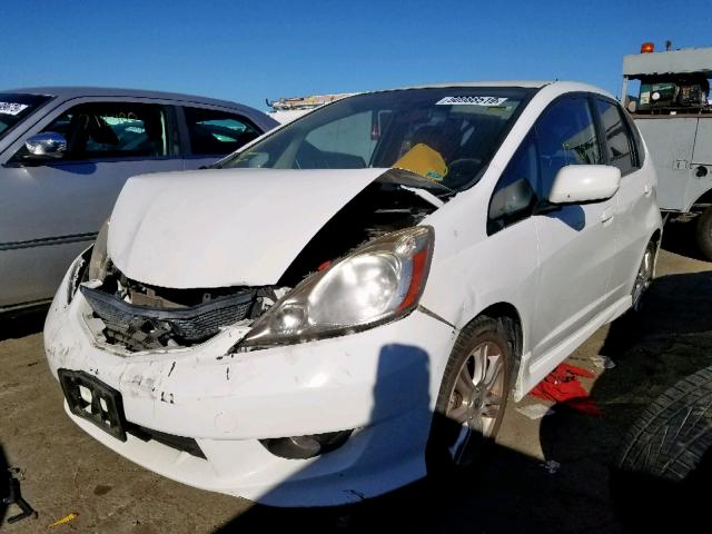 JHMGE8H49AC033762 - 2010 HONDA FIT SPORT WHITE photo 2