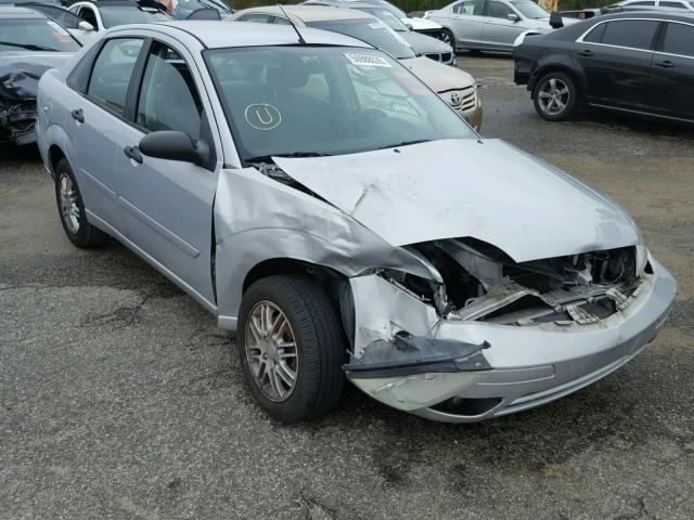 1FAHP34N66W158182 - 2006 FORD FOCUS ZX4 SILVER photo 1