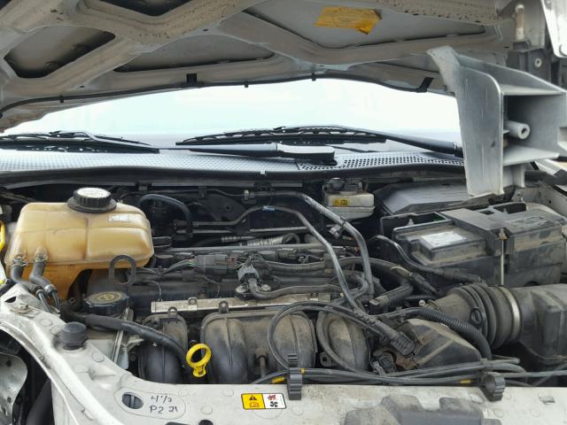 1FAHP34N66W158182 - 2006 FORD FOCUS ZX4 SILVER photo 7