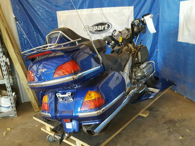 1HFSC47091A003719 - 2001 HONDA GL1800 BLUE photo 4