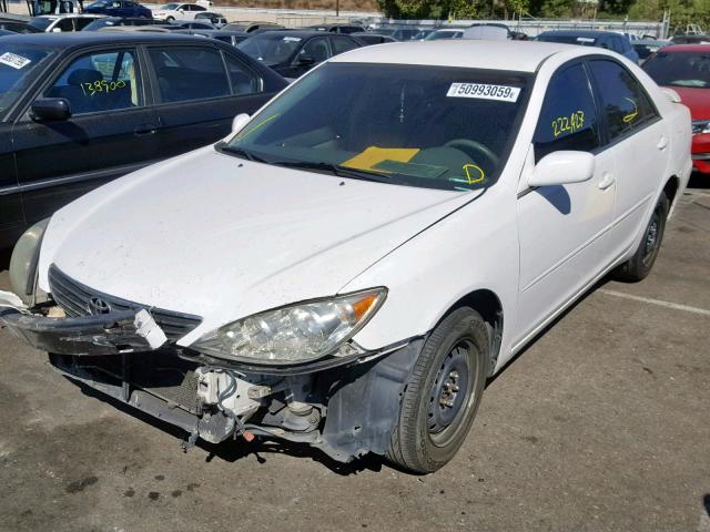 4T1BE32K95U549055 - 2005 TOYOTA CAMRY LE WHITE photo 2