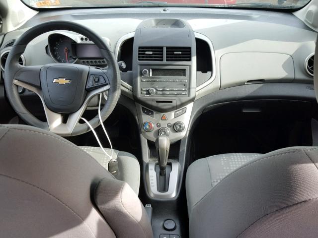 1G1JA5SH4F4156778 - 2015 CHEVROLET SONIC LS SILVER photo 9