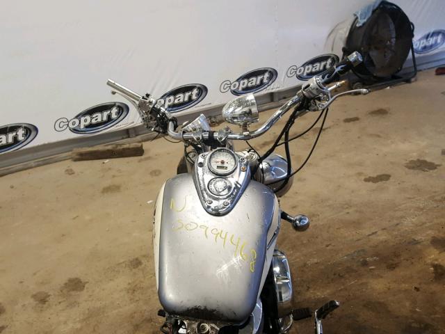 JH2RC446X1M451541 - 2001 HONDA VT750 CD2 银色 照片 5