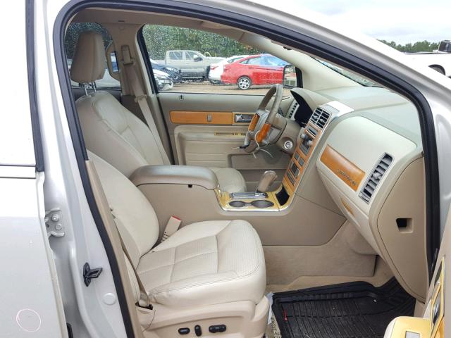 2LMDU68C27BJ29017 - 2007 LINCOLN MKX WHITE photo 5