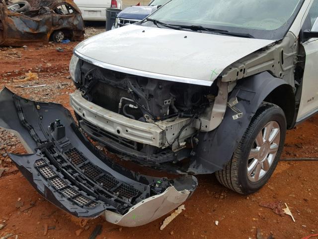 2LMDU68C27BJ29017 - 2007 LINCOLN MKX WHITE photo 9