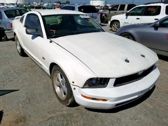 1ZVFT80N955189301 - 2005 FORD MUSTANG WHITE photo 1