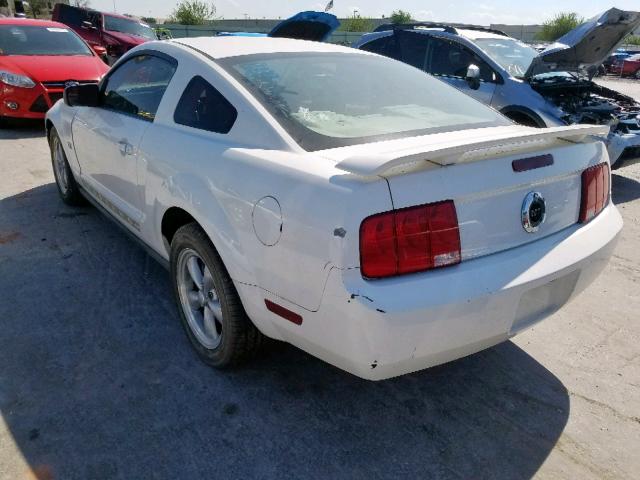 1ZVFT80N955189301 - 2005 FORD MUSTANG WHITE photo 3