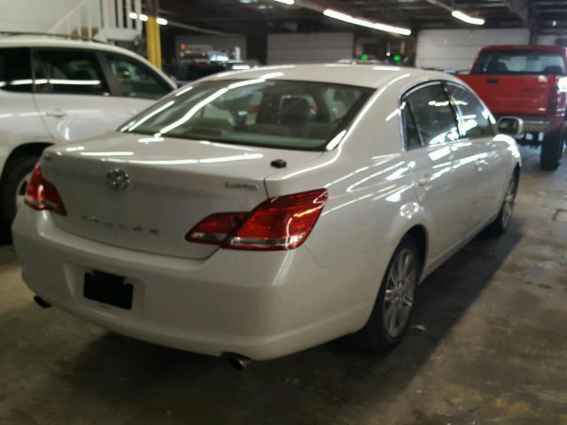 4T1BK36B45U023998 - 2005 TOYOTA AVALON XL WHITE photo 4