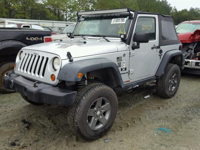 1J4FA24159L705565 - 2009 JEEP WRANGLER X SILVER photo 2