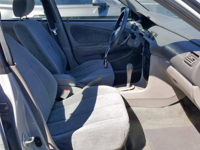 1Y1SK52822Z405368 - 2002 CHEVROLET GEO PRIZM 银色 照片 5