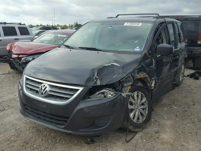 2C4RVABG0CR354815 - 2012 VOLKSWAGEN ROUTAN SE BLACK photo 2