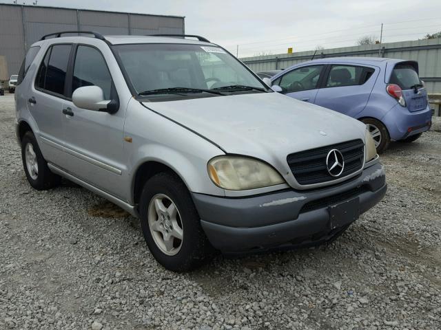 4JGAB54E8YA211403 - 2000 MERCEDES-BENZ ML 320 SILVER photo 1