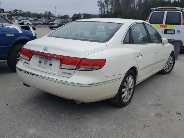 KMHFC46F26A059120 - 2006 HYUNDAI AZERA SE WHITE photo 4