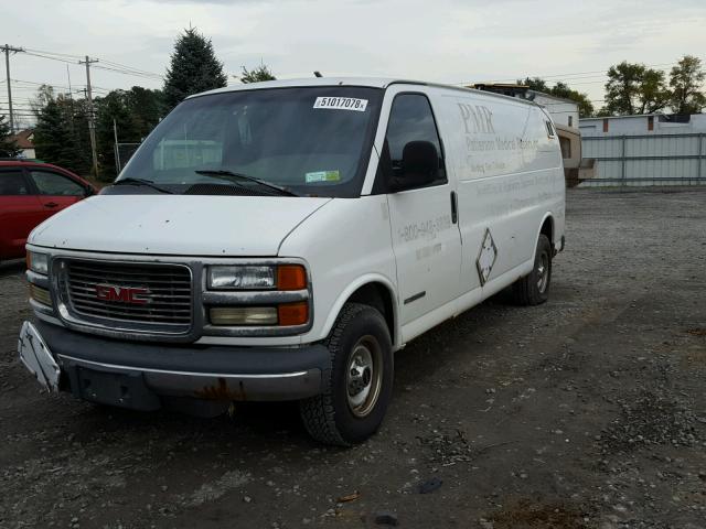 1GTHG39RX21232359 - 2002 GMC SAVANA G35 WHITE photo 2