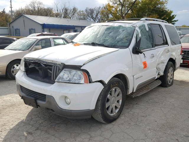 5LMFU28R34LJ16156 - 2004 LINCOLN NAVIGATOR 白色 照片 2