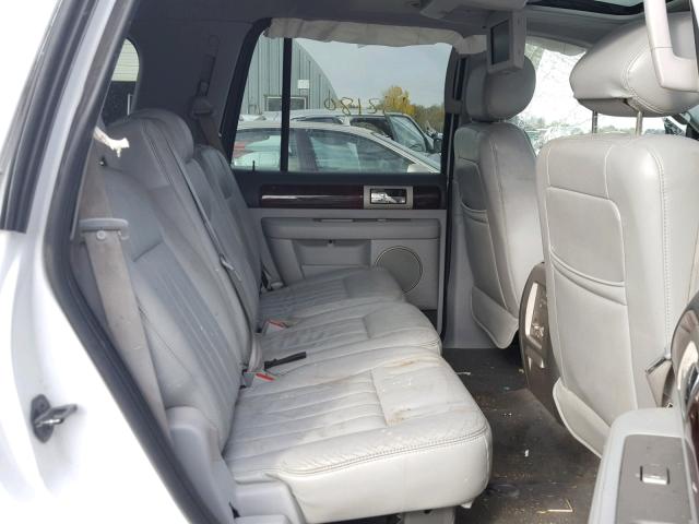 5LMFU28R34LJ16156 - 2004 LINCOLN NAVIGATOR 白色 照片 6