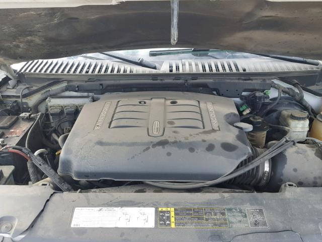 5LMFU28R34LJ16156 - 2004 LINCOLN NAVIGATOR 白色 照片 7