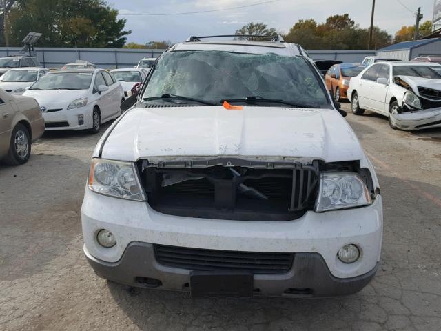 5LMFU28R34LJ16156 - 2004 LINCOLN NAVIGATOR 白色 照片 9