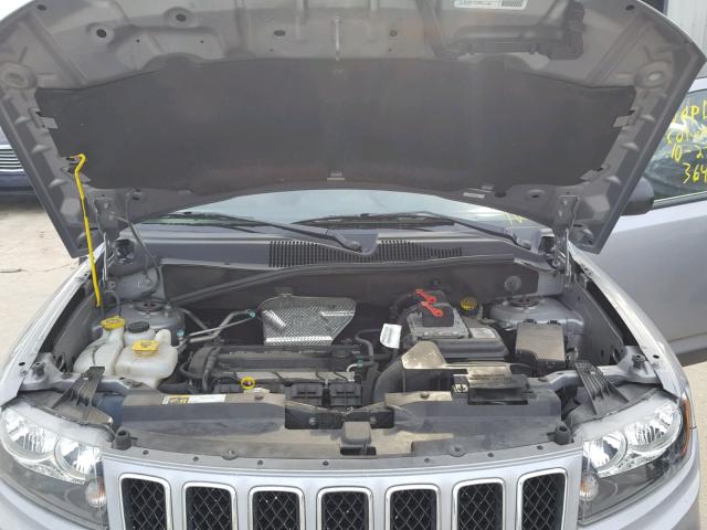 1C4NJCBA7HD123647 - 2017 JEEP COMPASS SP 银色 照片 7