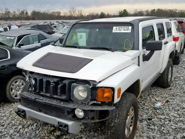 5GTEN13E688107886 - 2008 HUMMER H3 WHITE photo 2