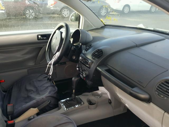 3VWCC21C9YM476312 - 2000 VOLKSWAGEN NEW BEETLE 银色 照片 5