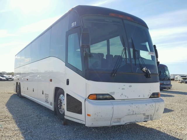 2M93JMPA34W062423 - 2004 MOTOR COACH INDUSTRIES TRANSIT BU WHITE photo 1