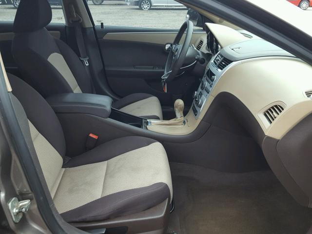 1G1ZB5EB3AF125686 - 2010 CHEVROLET MALIBU LS თაფლისფერი ფოტო 5