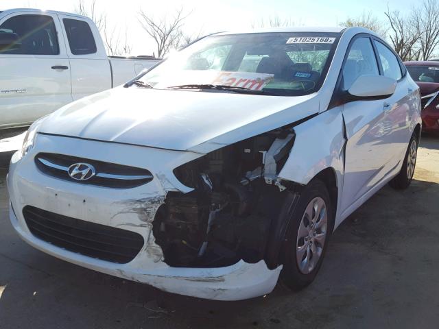 KMHCT4AE4GU062795 - 2016 HYUNDAI ACCENT SE WHITE photo 2