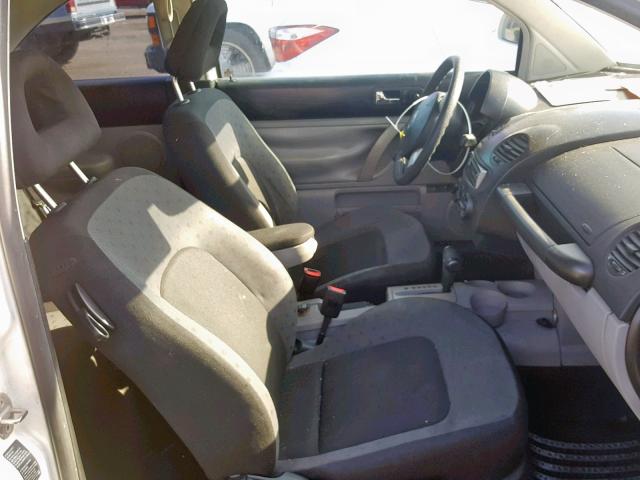 3VWCC21C5YM461967 - 2000 VOLKSWAGEN NEW BEETLE თეთრი ფოტო 5