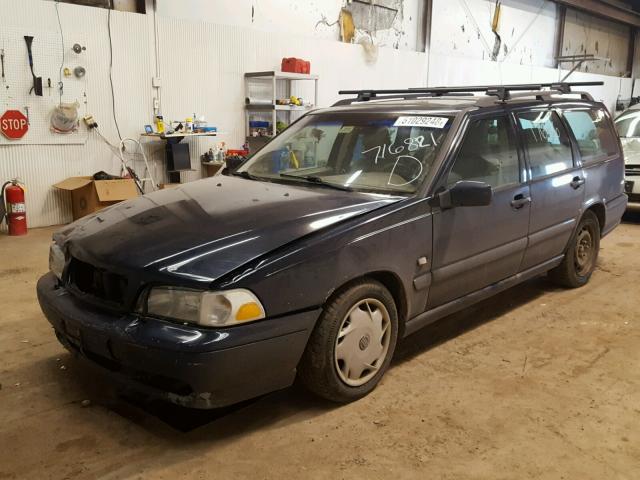 YV1LW61J2Y2716821 - 2000 VOLVO V70 BASE BLUE photo 2