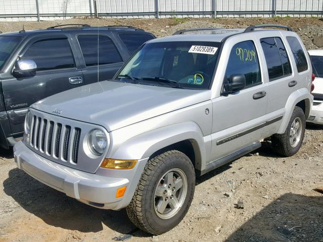 1J4GL38K35W658892 - 2005 JEEP LIBERTY RE SILVER photo 2
