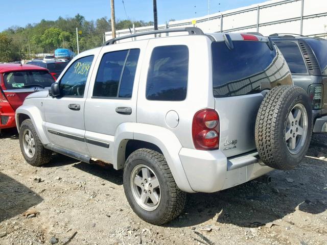 1J4GL38K35W658892 - 2005 JEEP LIBERTY RE SILVER photo 3