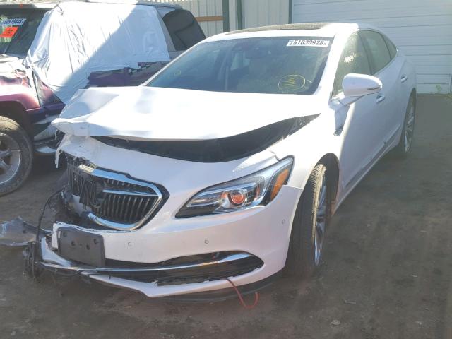 1G4ZR5SS9JU137193 - 2018 BUICK LACROSSE P WHITE photo 2