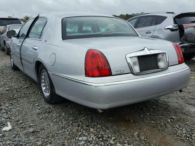 1LNHM83W71Y647953 - 2001 LINCOLN TOWN CAR C SILVER photo 3