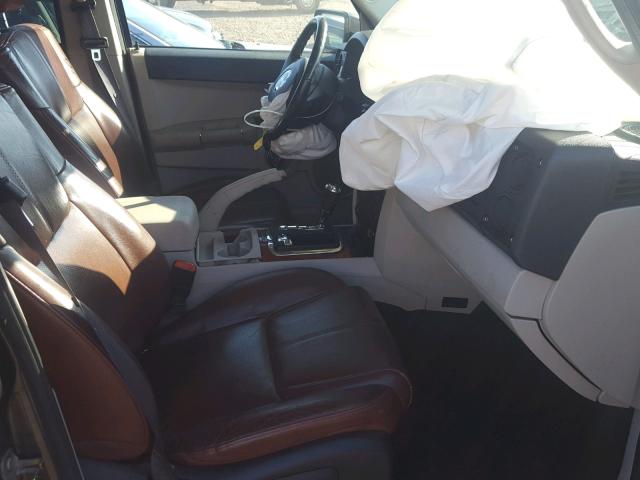 1J8HG58226C123316 - 2006 JEEP COMMANDER GRAY photo 5