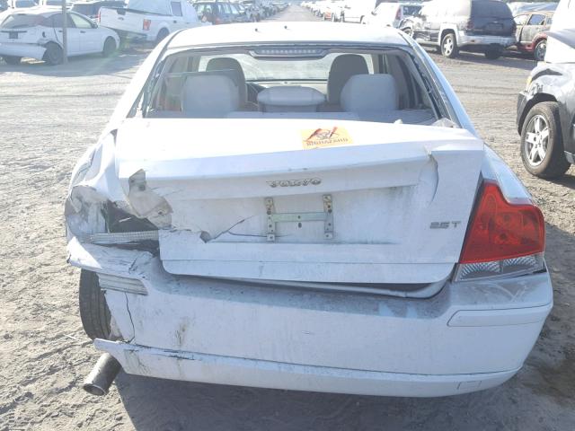 YV1RS592452445852 - 2005 VOLVO S60 2.5T WHITE photo 10